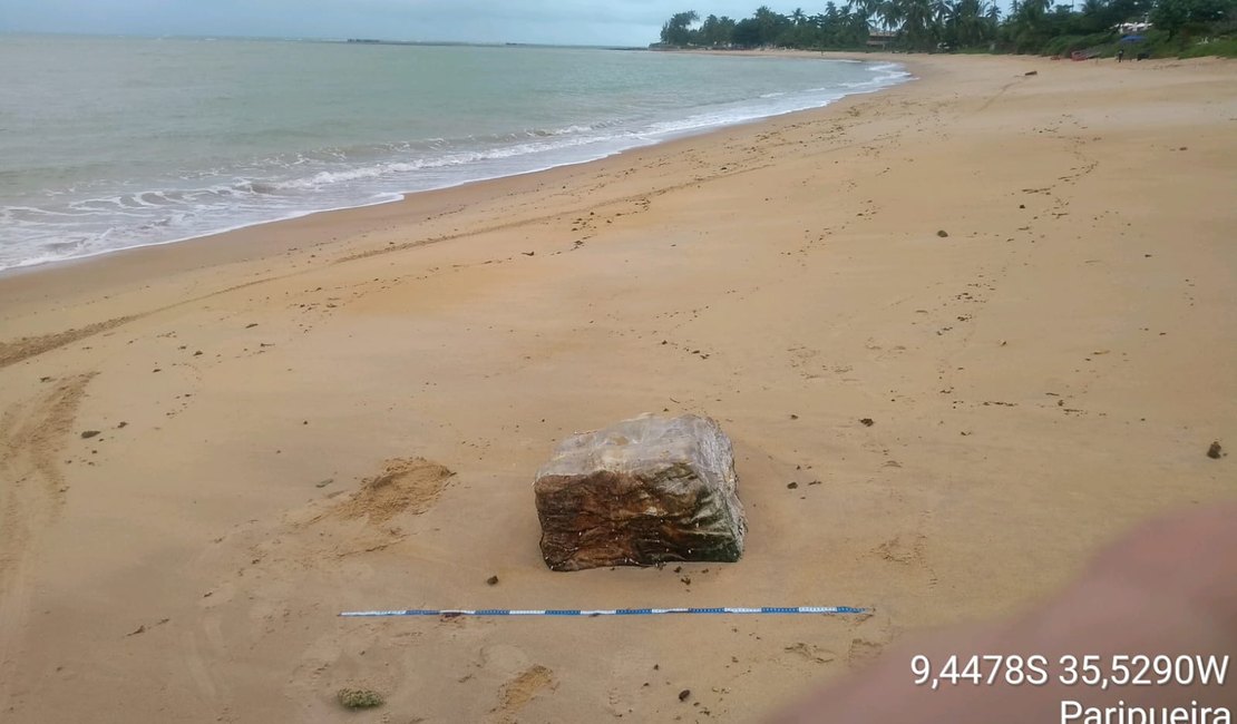Mais três fardos de borracha são encontrados no litoral norte de Alagoas