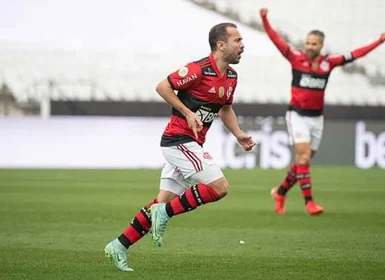 Everton Ribeiro desencanta e vibra com primeiro gol na temporada após vitória: 'Estava sonhando com isso'
