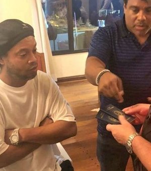 Ronaldinho fica fora de torneio de futsal em cadeia do Paraguai