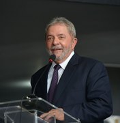 Ato na orla laguna da capital protesto contra um ano da prisão de Lula