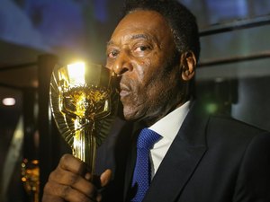 Pelé está com infecção respiratória, segundo boletim médico