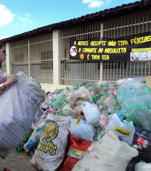 Estudantes retiram quase 01 tonelada de garrafas PET da natureza no interior de Alagoas