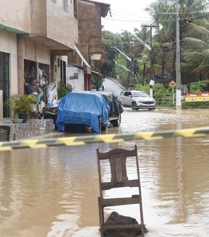 Moradores de Maragogi sofrem com chuvas