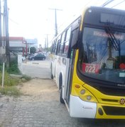 Passageiros de ônibus são vítima de assalto no bairro do Jacintinho
