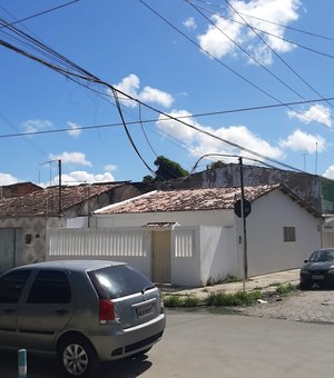 Denúncia: Moradores reclamam de problemas na fiação na avenida Maceió