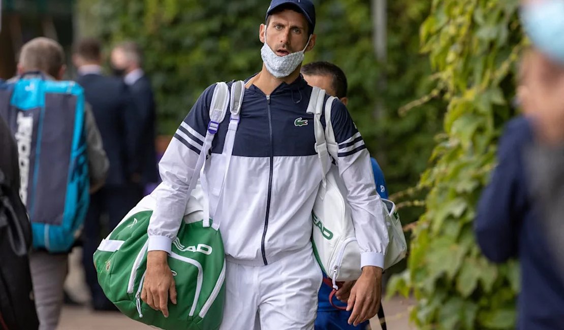 Austrália investiga informações de Djokovic em formulário de viagem
