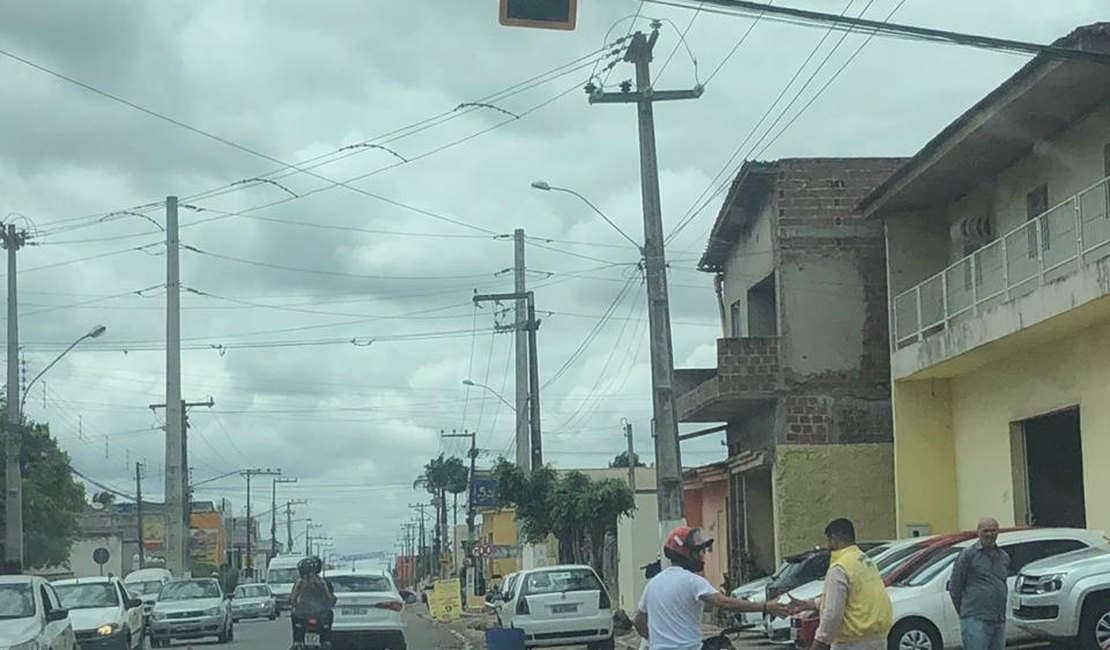 Após morte de mulher, semáforo é instalado em avenida movimentada de Arapiraca