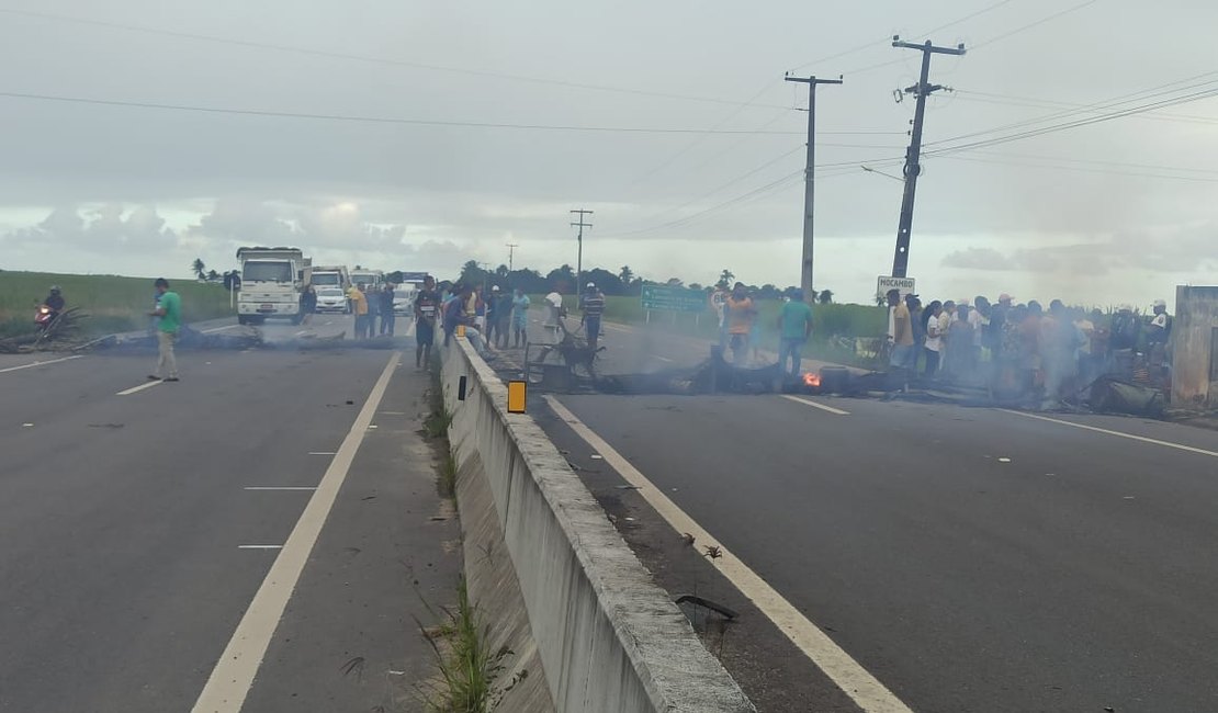 Moradores liberam rodovia após protesto por morte de mulher na AL-220