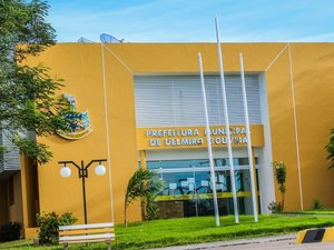 Enquanto impasse com concursados continua, 18% dos estudantes de Delmiro Gouveia ficam sem aulas
