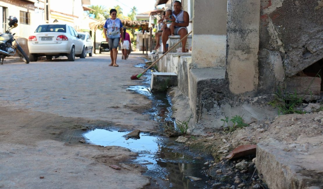 Esgotos a céu aberto incomodam moradores e comerciantes de Maragogi