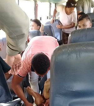 Jovem é preso acusado de tentar assaltar passageiros no Passo de Camaragibe