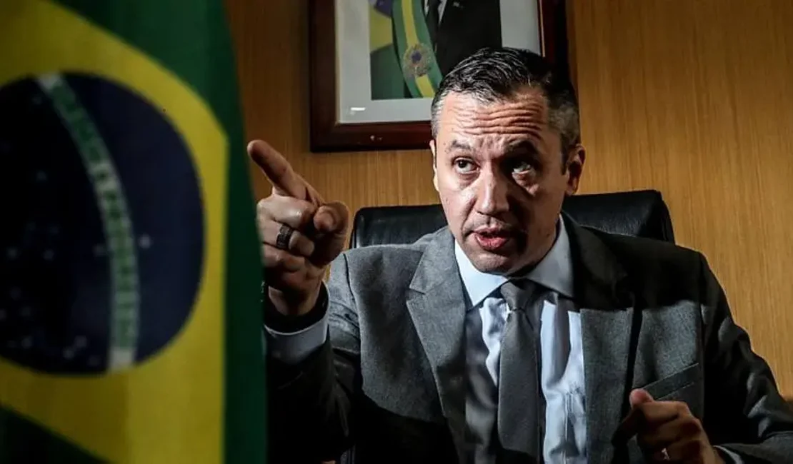 Bolsonaro decide demitir Roberto Alvim da Secretaria de Cultura