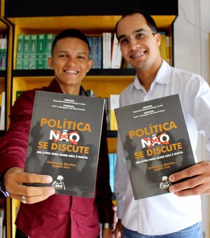 Jovens escritores lançam livro sobre política em São Luís do Quitunde