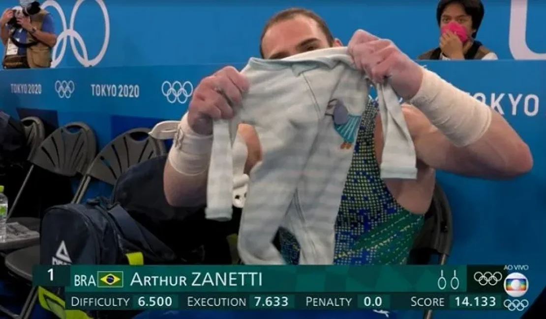 Arthur Zanetti chora ao falar do filho e recebe apoio de repórter: 'Nenhuma queda vai apagar sua história'