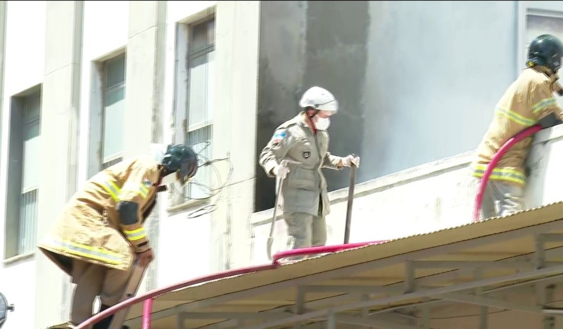 Incêndio atinge o Hospital Federal na Zona Norte do Rio de Janeiro