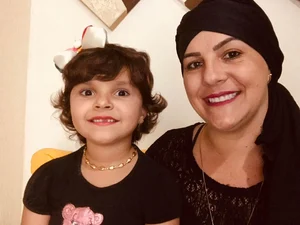 Mãe e filha diagnosticadas com câncer vencem doença juntas