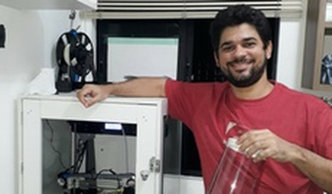 Professor do Ifal cria pulseira 'anti-coronavírus' e produz máscaras protetoras