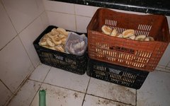 Pães armazenados de forma irregular