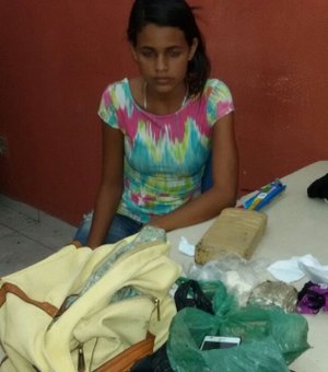 Mulher de 19 anos é flagrada em van levando droga para São Miguel dos Campos