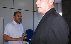 Promotor Luiz Tenório ao lado do Prefeito de Monteirópolis Elmo Medeiros durante operação onde é encontrado 9 funcionários fraudando documentos.