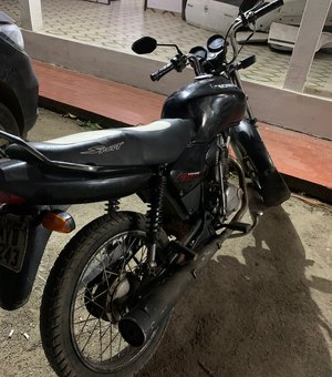 Polícia Militar encontra motocicleta roubada no Sítio Capim