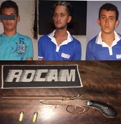 Jovens são presos ao esconder arma e munições em cercado