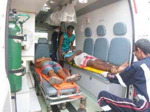 Quatro ficam feridos em acidente com cinquentinhas