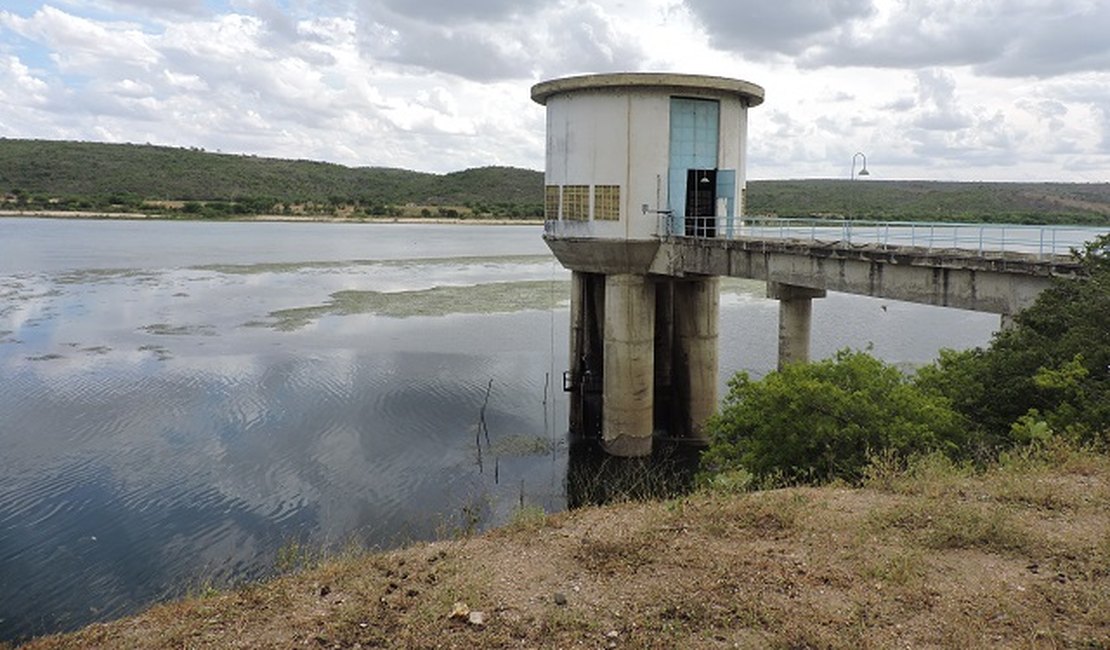Técnicos da Casal trabalham para normalizar abastecimento de água da Bacia Leiteira de Alagoas
