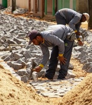Em Arapiraca: Moradores das vilas São Francisco, Capim e Canaã são beneficiados com pavimentação
