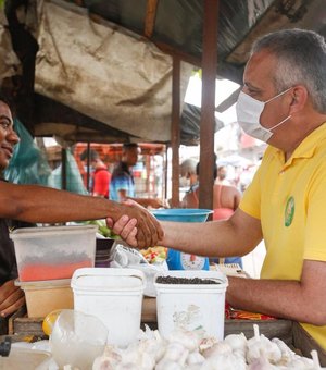 Alfredo Gaspar visita feiras e mercados da parte alta de Maceió