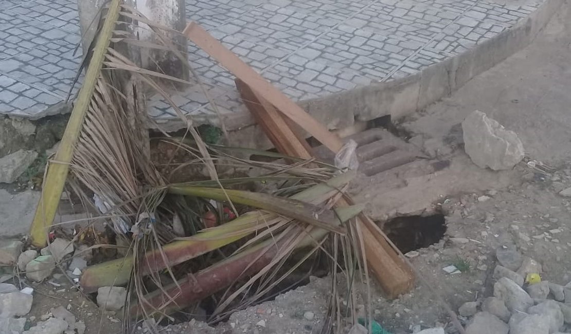 Moradores reclamam de bueiros danificados no Tabuleiro do Martins