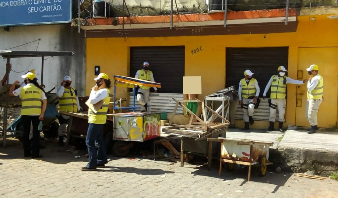 Agentes do Ronda no Bairro prestam socorro a criança perdida no Jacintinho, em Maceió