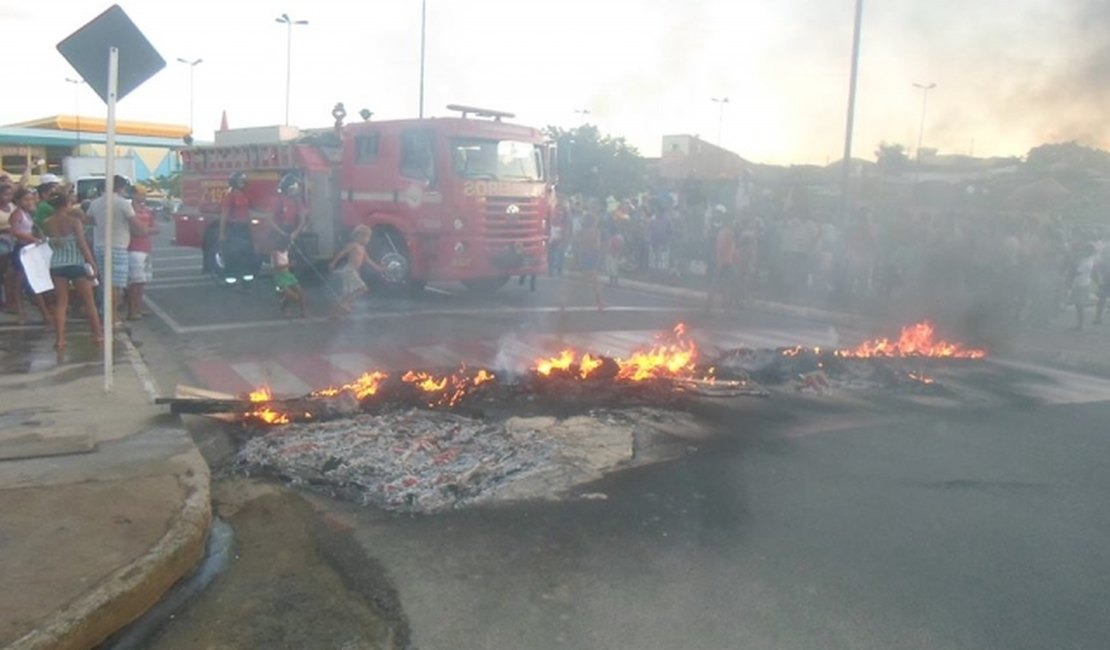 Após acidentes, moradores do Bosque das Arapiracas voltam a protestar