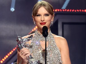 Taylor Swift anuncia “Midnights”, seu novo álbum de estúdio