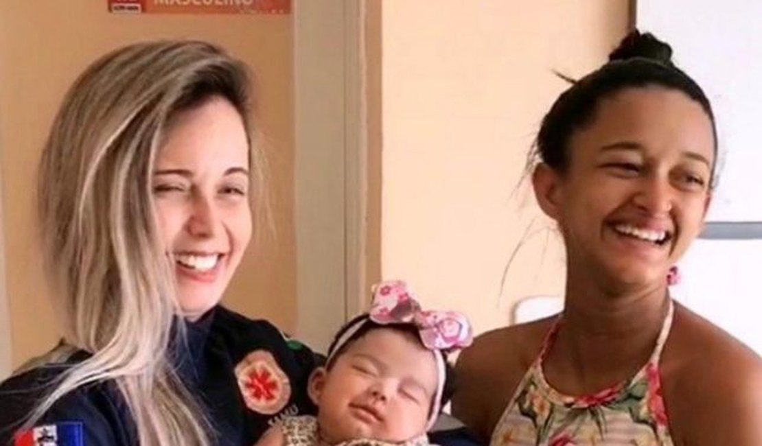 Socorristas do Samu recebem visita de jovem que foi salva após cair em uma cacimba quando estava grávida