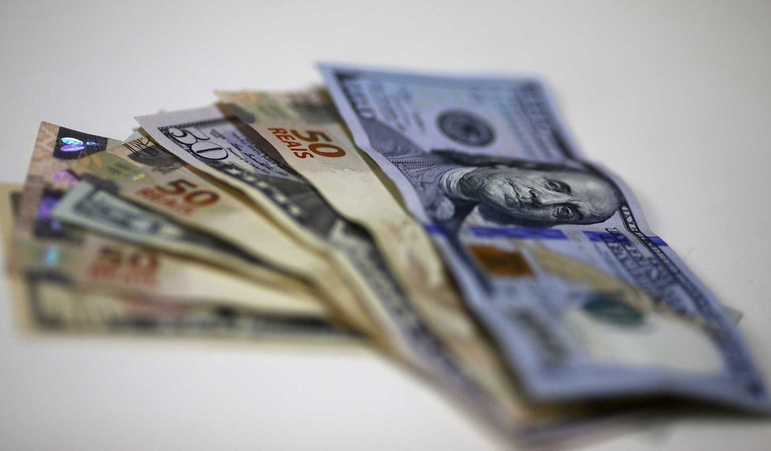 Banco Central intervém no disparo do dólar; moeda chegou a ultrapassa R$ 4,20 
