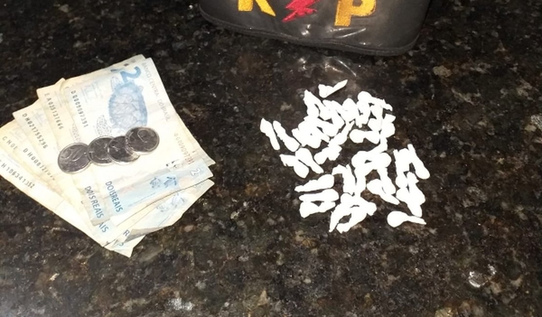 Dupla é presa com 40 pedras de crack em São Miguel dos Campos