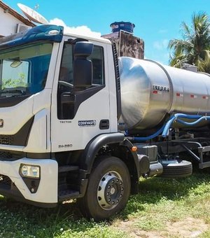 Prefeitura de Maragogi adquire caminhão-pipa e trator