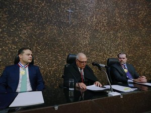 Renan Filho é homenageado pelo Poder Judiciário com a Comenda Moura Castro
