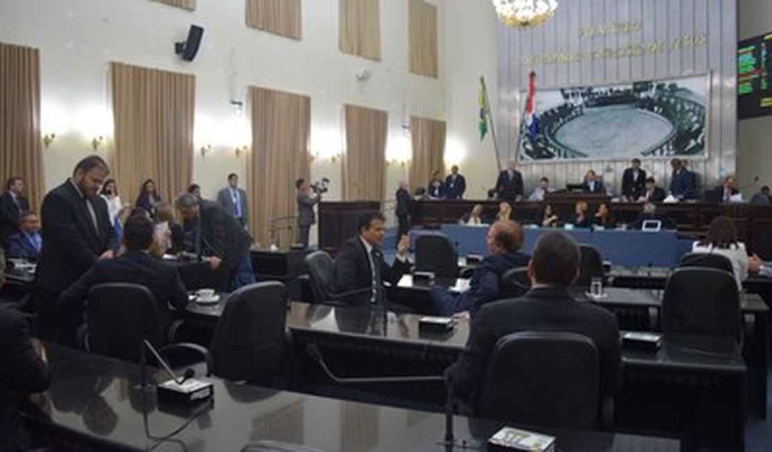Deputados querem encontro com governador para discutir ampliação da segurança nas escolas após ataques em Blumenau
