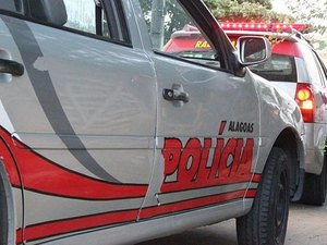 Homens são presos ‘depenando’ carro no Benedito Bentes, em Maceió