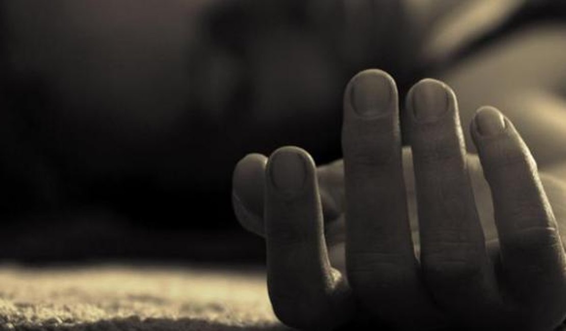 Homem é assassinado com pedaço de madeira e chave de fenda no Litoral