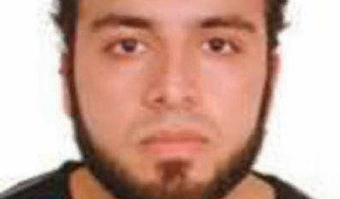 Polícia procura suspeito de 28 anos por ataque a bomba em Nova York