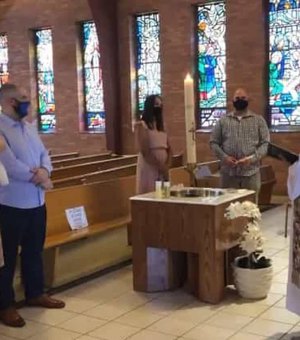 Padre expulsa menino autista do batizado da irmã por fazer barulho