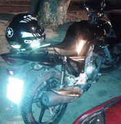 PM recupera motocicletas roubadas e prende jovem com mandado de prisão em aberto