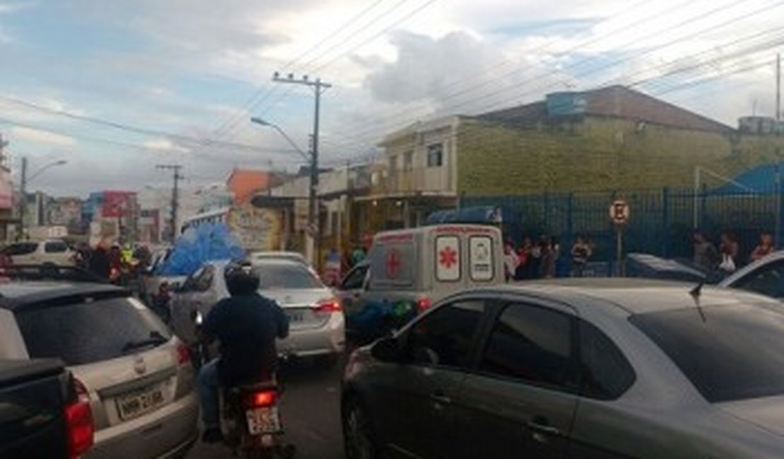 Colisão deixa trânsito congestionado no Centro de Arapiraca