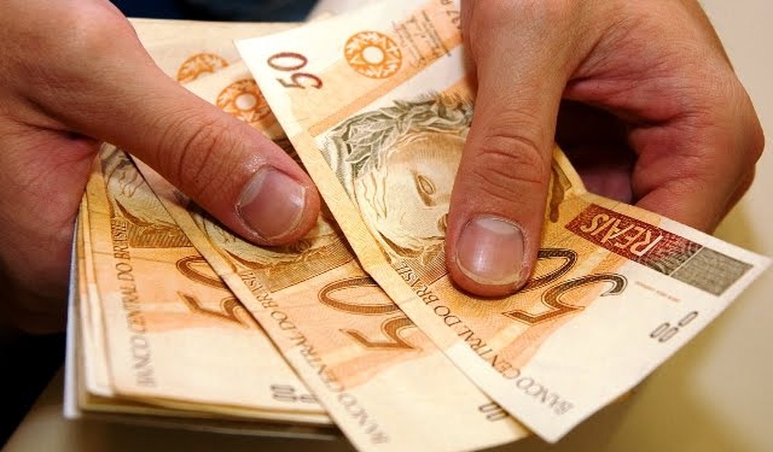 Prefeitura paga salário de dezembro a quem recebe até R$ 2.200,00