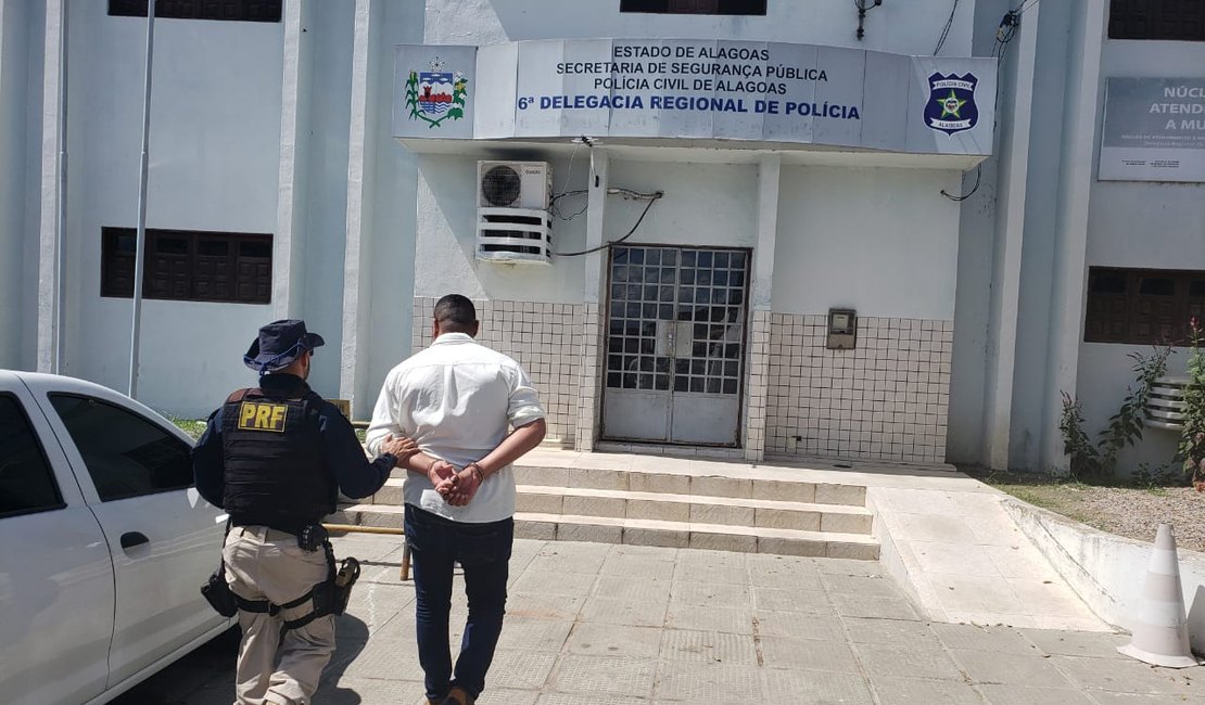 PRF prende condutor por uso de documento falso em São Miguel dos Campos