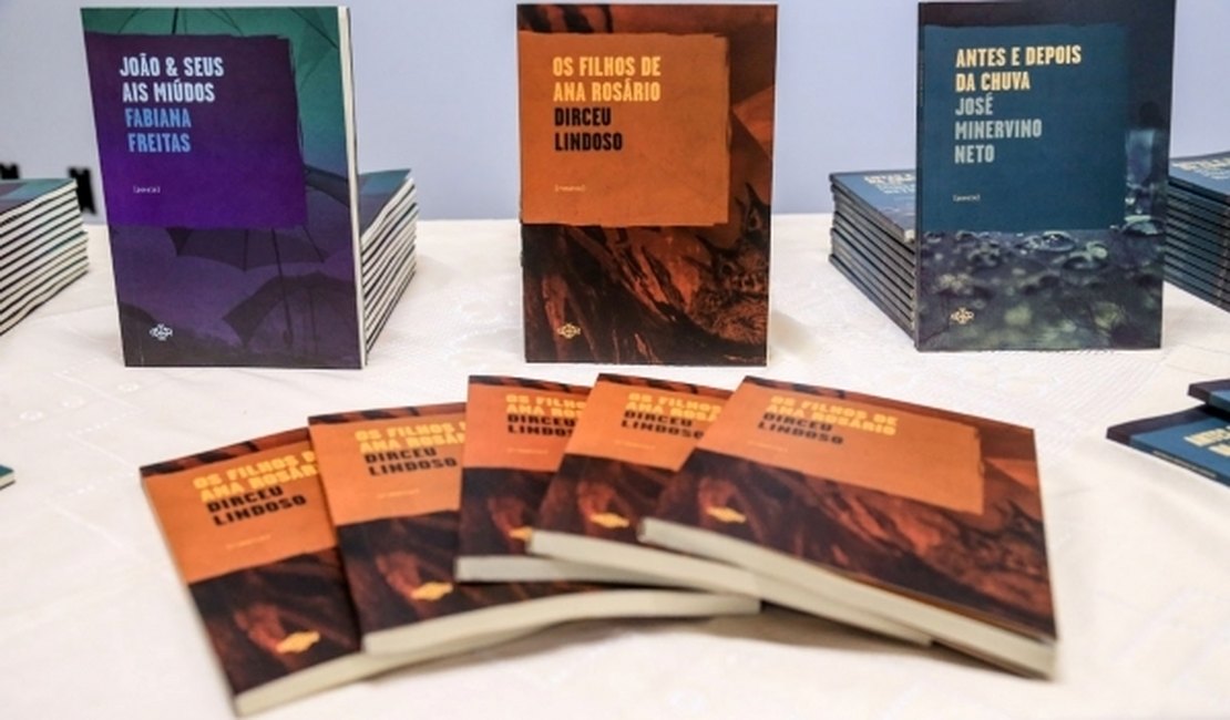 Escritores alagoanos lançam livros de poesias em Maceió