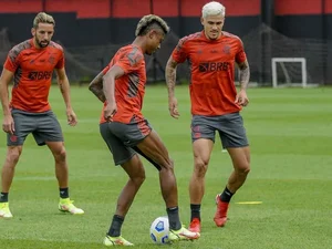 Com expectativa por 'reforços', Flamengo finalização preparação para enfrentar o Grêmio